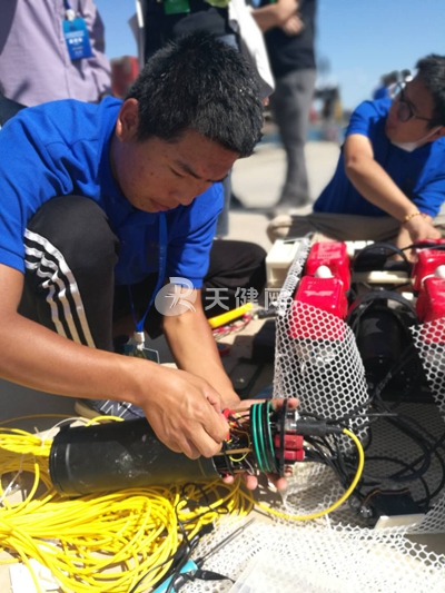 避沙石、绕海草、抓扇贝、捞海参!水下机器人这样玩耍